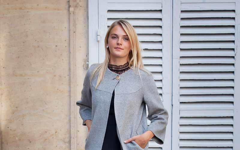 Agence hotes et hotesses événementiels - Manteau madeleine